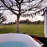 Farm stay Gruppenunterkunft Mit Billardtisch Und Lamatrekking Meikirch