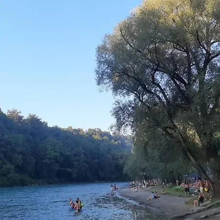 Gruppenunterkunft Mit Billardtisch Und Lamatrekking 팜스테이